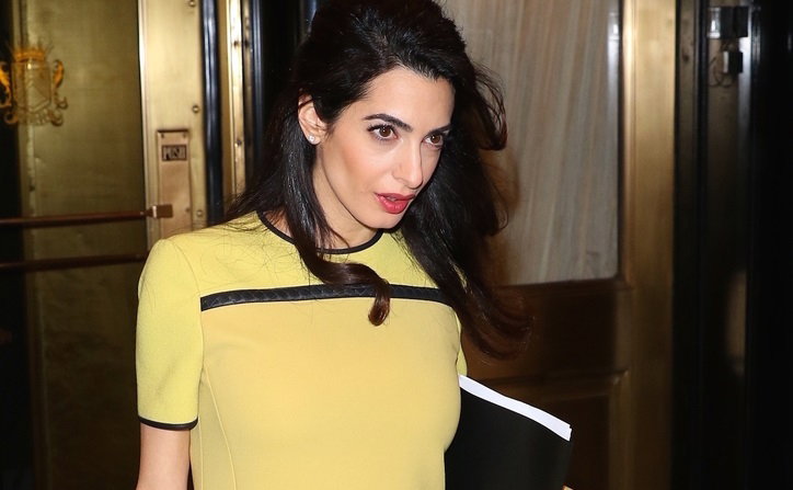 Amal Clooney pokazała swój ciążowy brzuszek! Jest już naprawdę DUŻY! Widać, że rodzi już w marcu?!