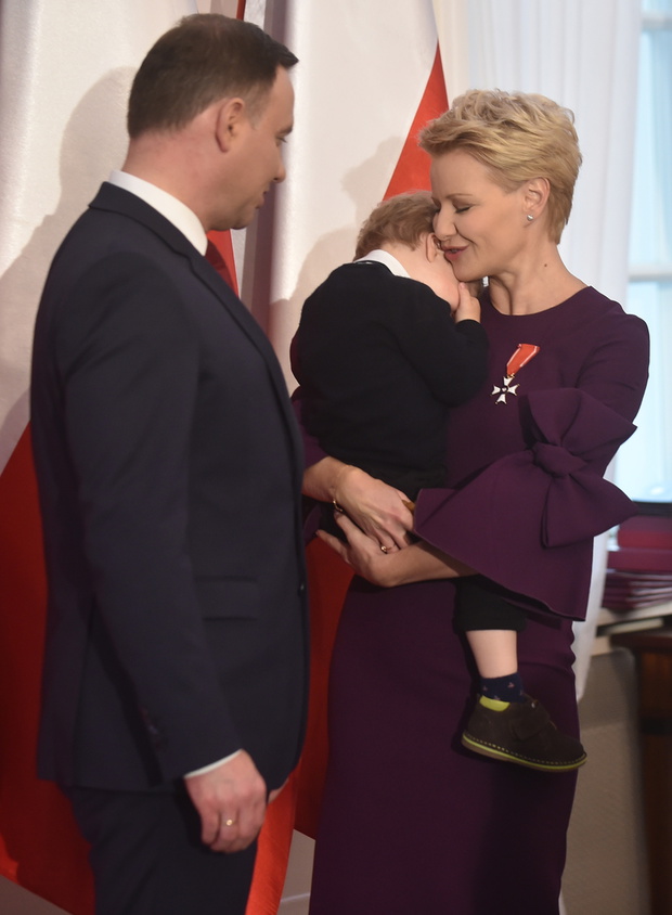 Uroczystosc wreczenia odznaczen panstwowych przez prezydenta w Belwederze