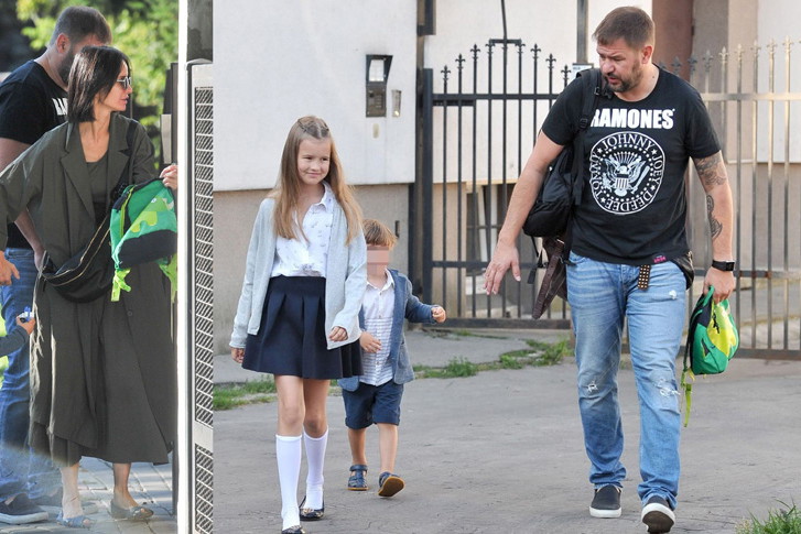 Tomasz Karolak i Viola Kołakowska z dziećmi