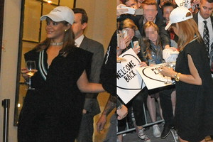 Rihanna opuszcza hotel Bristol