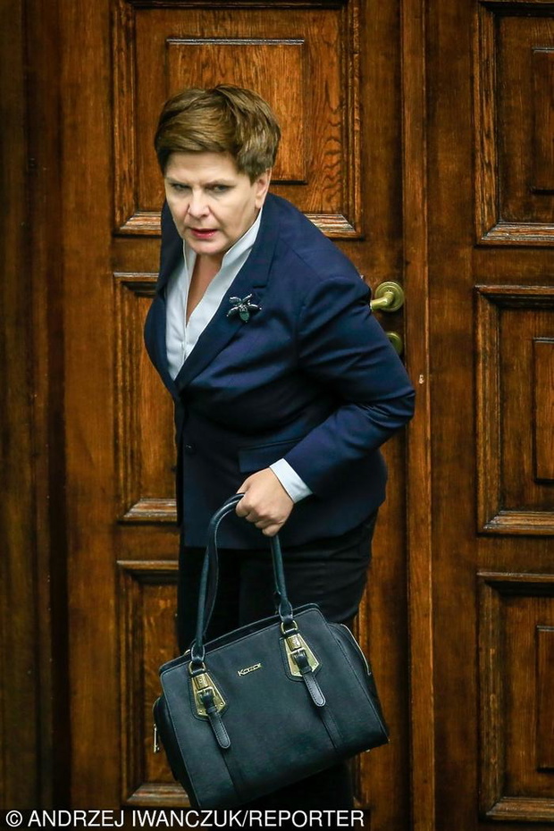 beata-szydlo-nosi-torebke-za-prawie-800-zlotych-340913-1X700-e2bc8fc