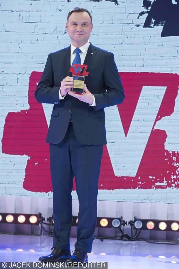 andrzej-duda-z-nagroda-czlowiek-wolnosci-334380-1X700-8017b57