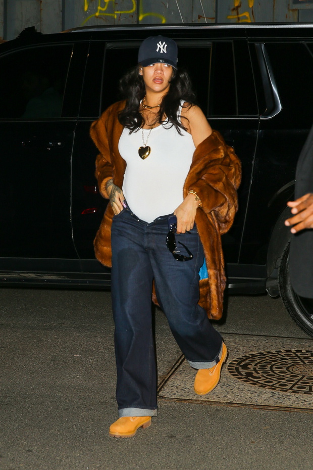 Rihanna w futrze