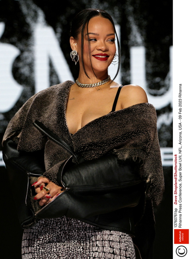 Rihanna na konferencji przed Super Bowl
