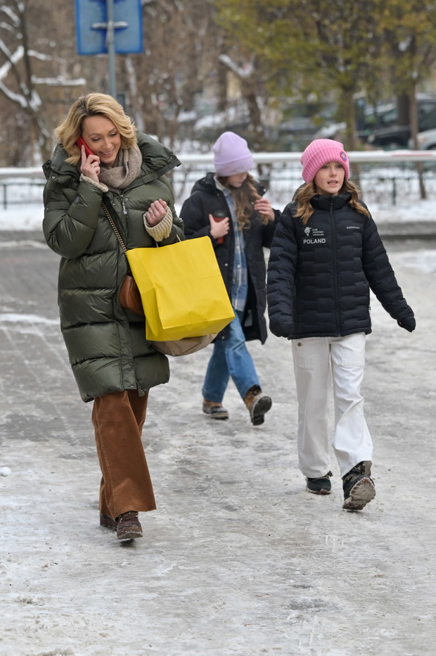 2022.12.18 WarszawaAnna Kalczynska z dziecmiFOT WIN/AF EOS