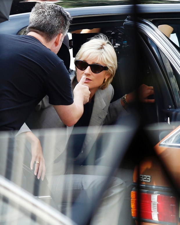 *EXCLUSIVE* *STRICT WEB EMBARGO UNTIL 15:35 HRS UK TIME ON OCTOBER 24th, 2022*The Crown actors Elizabeth Debicki and  Khalid Abdalla Recreate Princess Diana's Tragic Final Day With Dodi Fayed, With The Streets Of Barcelona Doubling Up For The Streets Of P
