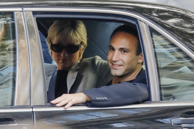 *PREMIUM-EXCLUSIVE* *MUST CALL FOR PRICING* *STRICT WEB EMBARGO UNTIL 15:35 HRS UK TIME ON OCTOBER 24th, 2022* The Crown actors Elizabeth Debicki and Khalid Abdalla Recreate Princess Diana's Tragic Final Day With Dodi Fayed, With The Streets Of Barcelona