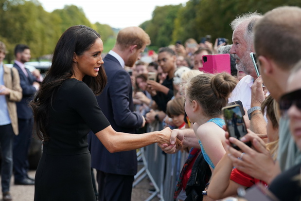 Ksi???ta William i Harry z ?onami pod zamkiem Windsor