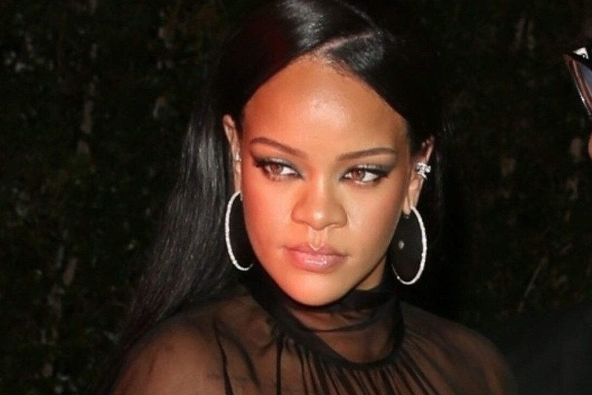 Rihanna w czarnej stylizacji