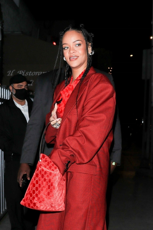 Rihanna w czerwieni