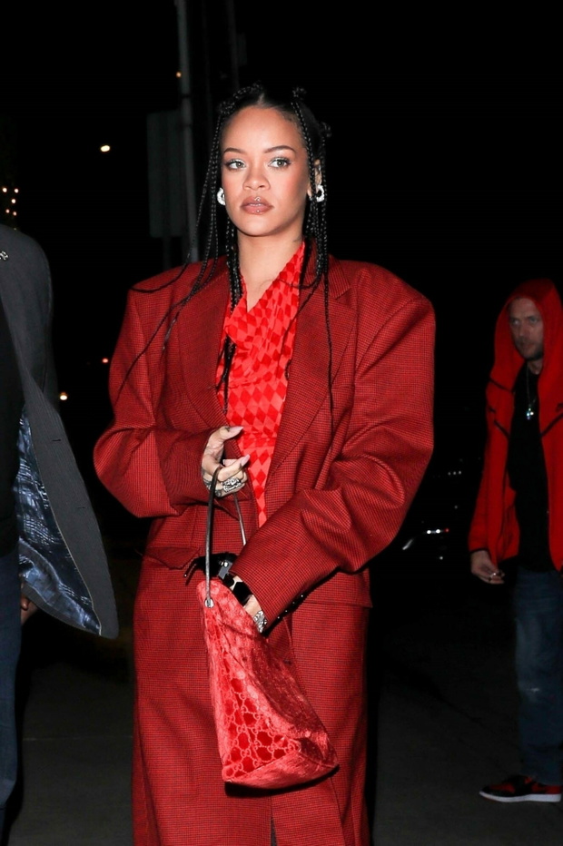 Rihanna w czerwieni