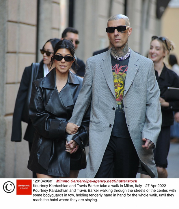 Kourtney Kardashian i Travis Barker spaceruj? po Mediolanie