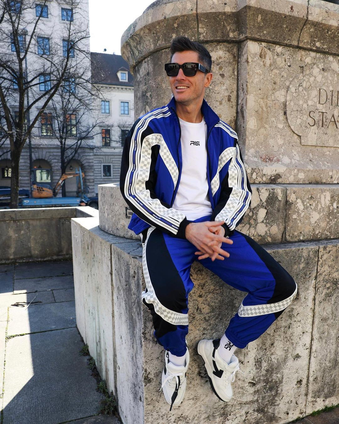 Robert Lewandowski w drogim dresie