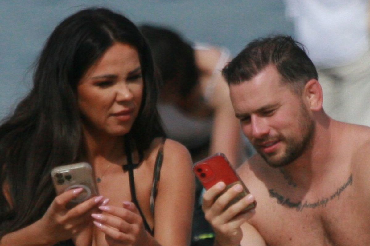 Sylwia Bomba na plaży z Grzegorzem Collinsem