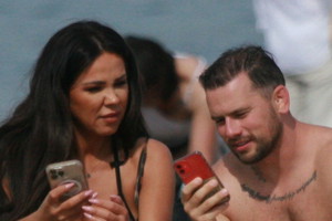 Sylwia Bomba na plaży z Grzegorzem Collinsem
