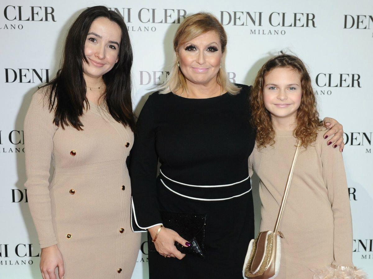 Katarzyna Skrzynecka na pokazie Deni Cler z córkami