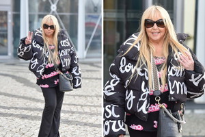 Maryla Rodowicz pozuje paparazzi