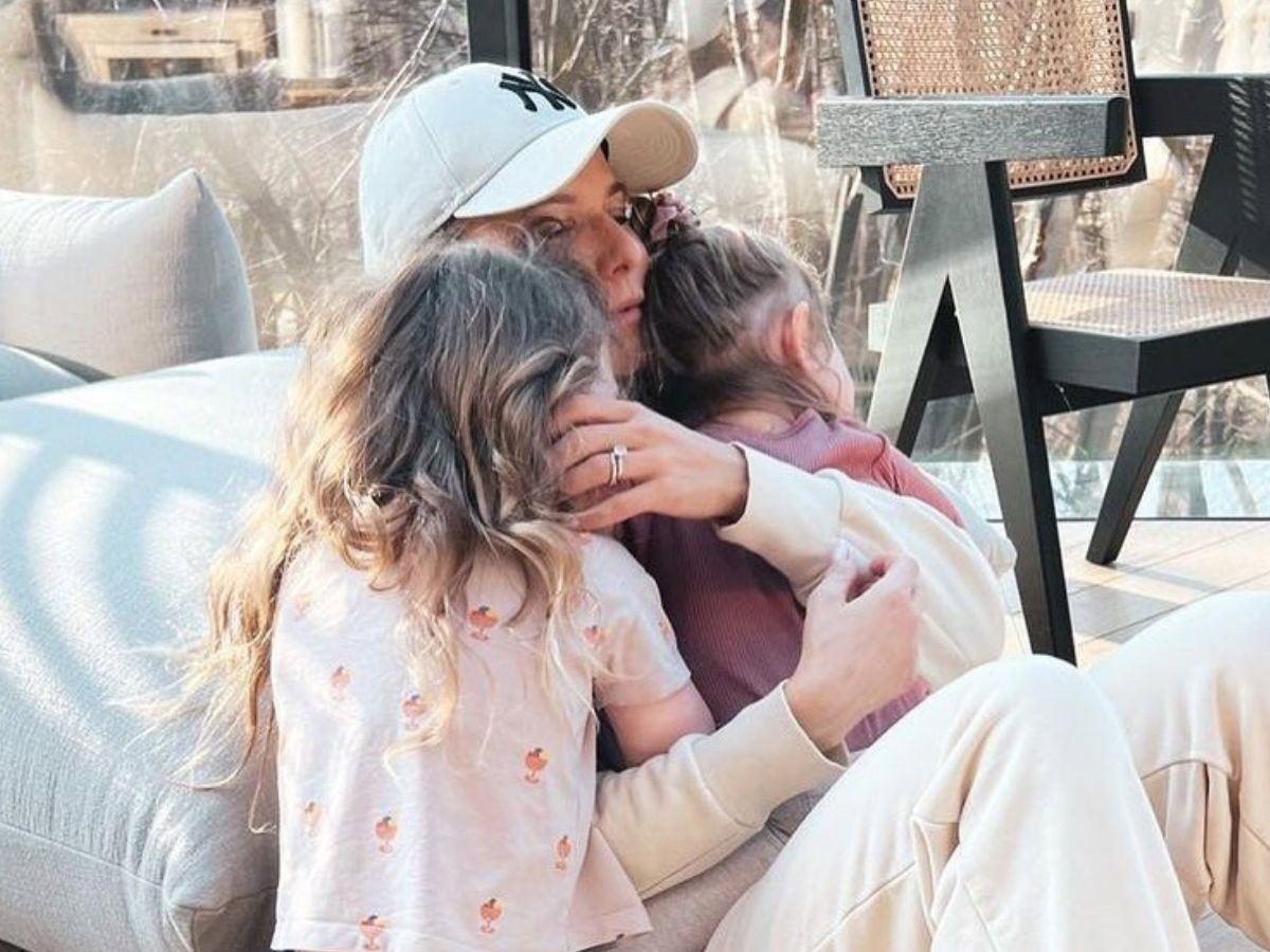 Anna Lewandowska pozuje z córkami