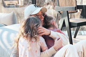 Anna Lewandowska pozuje z córkami