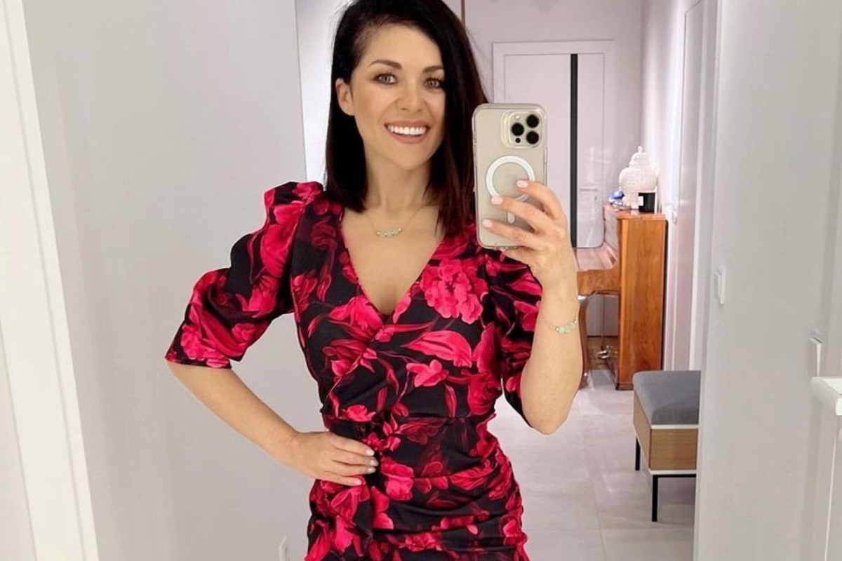 Katarzyna Cichopek w sukience w kwiaty