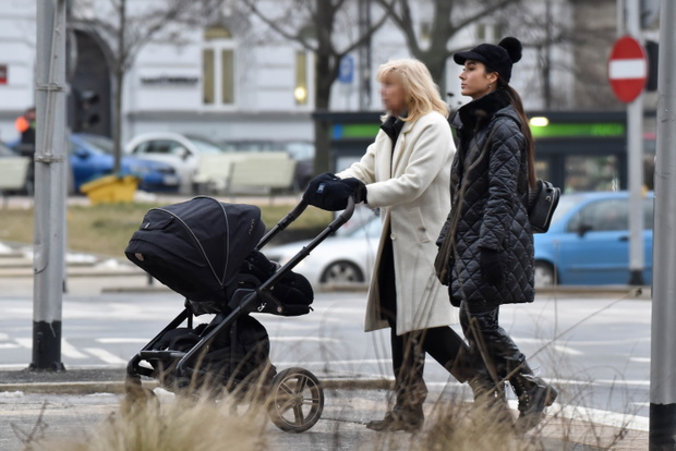 2022.02.04 WarszawaIda Nowakowska z dzieckiem z mamaFOT KS/AF EOS
