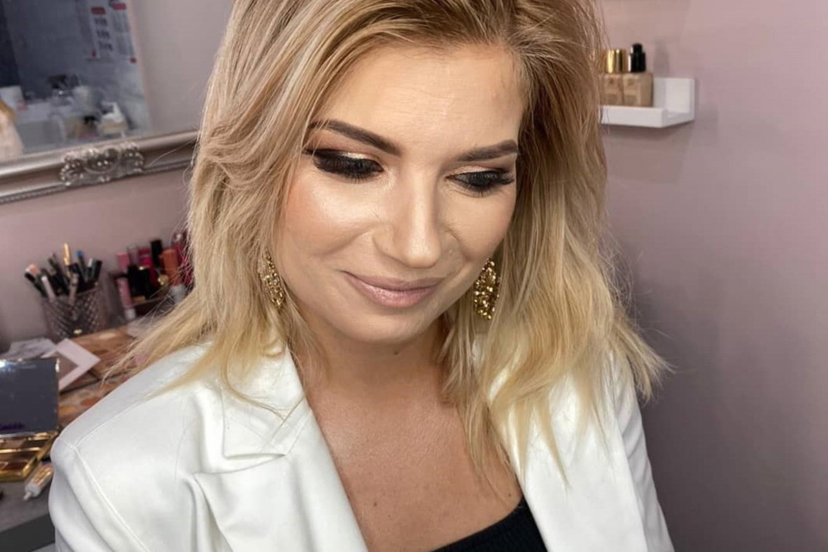 Ilona z "Rolnik szuka żony" w makijażu