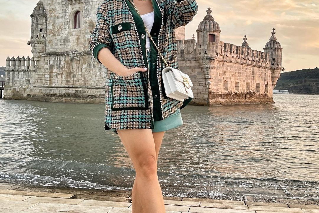 Katarzyna Cichopek w marynarce w kratę z Pinko