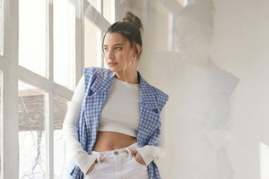 Julia Wieniawa w kamizelce Stradivarius 159 zł