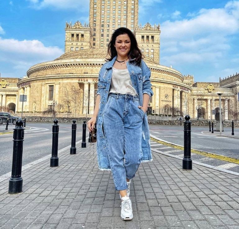 Katarzyna Cichopek w jeansowym płaszczu