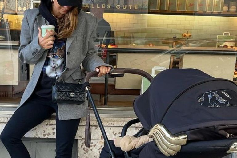 Anna Lewandowska z wózkiem Laury za 8 tys. zł