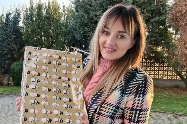 Anna Bardowska z Rolnik szuka żony w płaszczu w kratę Mosquito