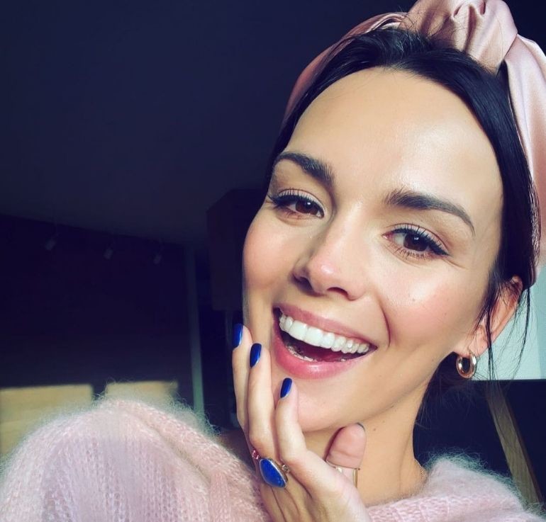 Paulina Krupińska w modnym swetrze na wiosnę od Bizuu za 749 zł