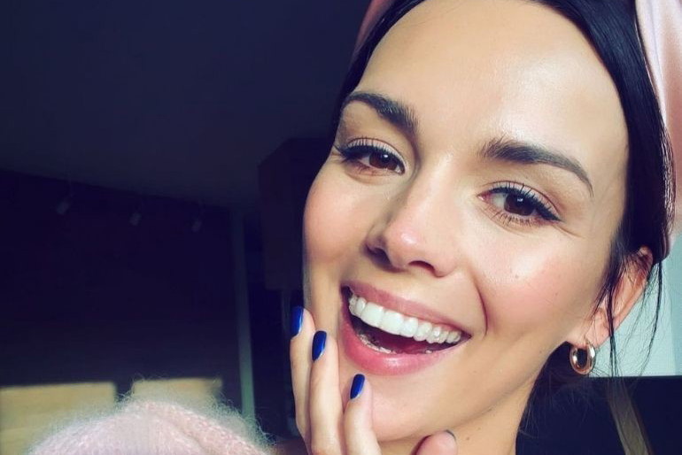 Paulina Krupińska w modnym swetrze na wiosnę od Bizuu za 749 zł