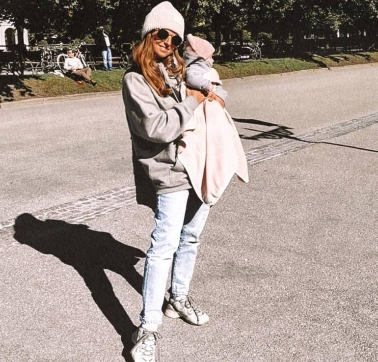 Anna Lewandowska w czapce Acne