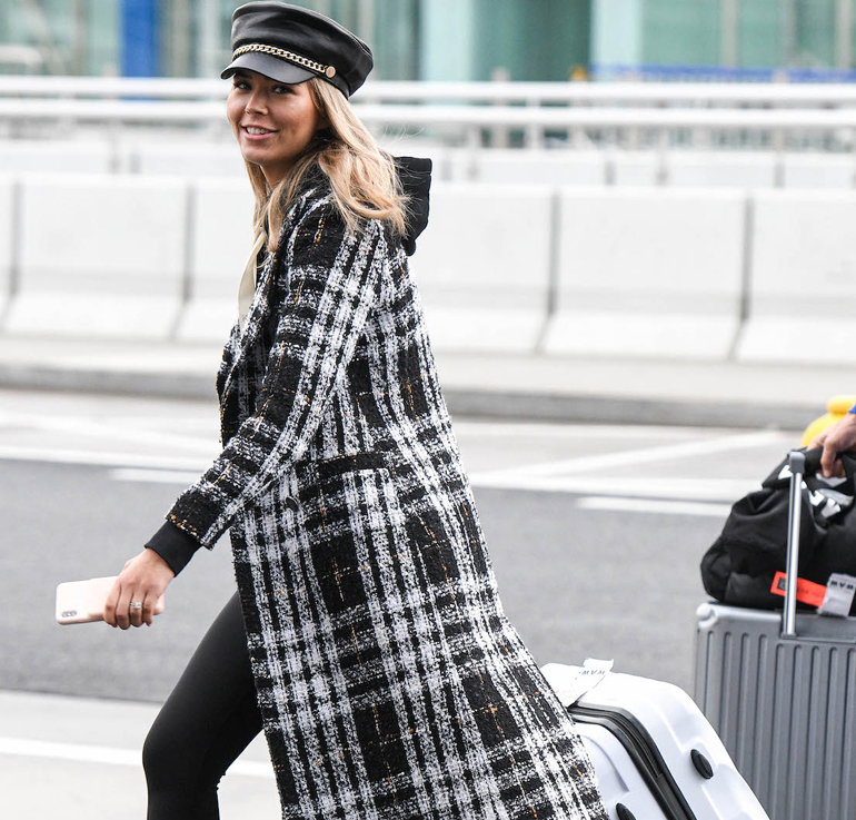 Sandra Kubicka wita swojego chłopaka pocałunkami na lotnisku