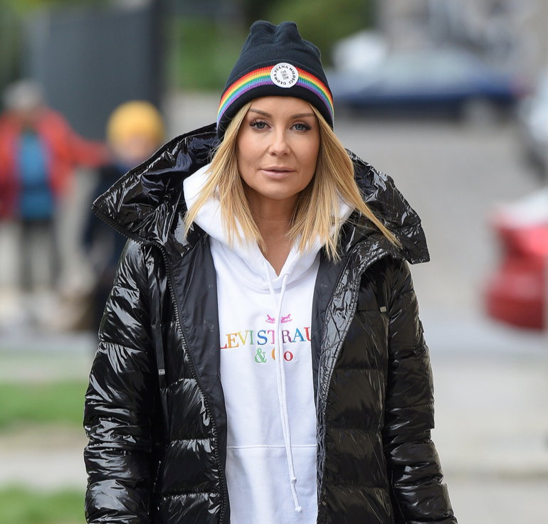Małgorzata Rozenek w czapce z tęczą