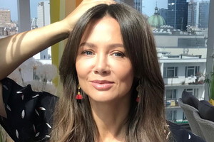 Kinga Rusin w sukience w piórka