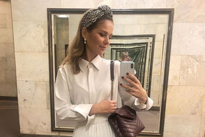 Paulina Sykut w białej stylizacji