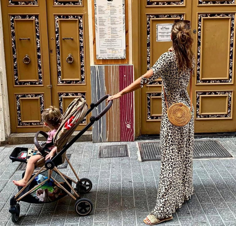 Anna Lewandowska w panterkowej sukience