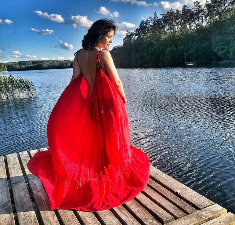 Katarzyna Cichopek w czerwonej sukience