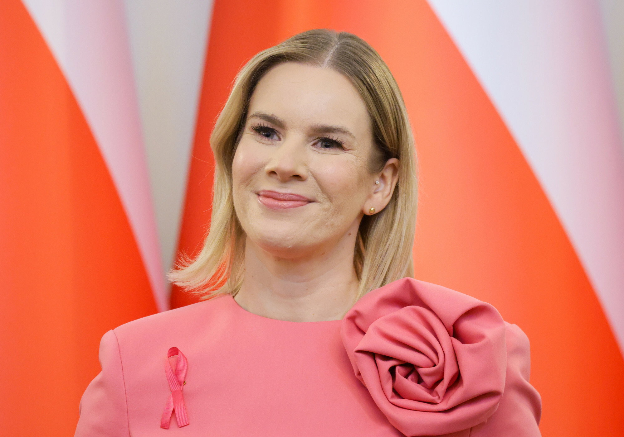 Marta Nawrocka zaskoczyła na lotnisku! Ekspertka nie ma wątpliwości, ten detal robi efekt