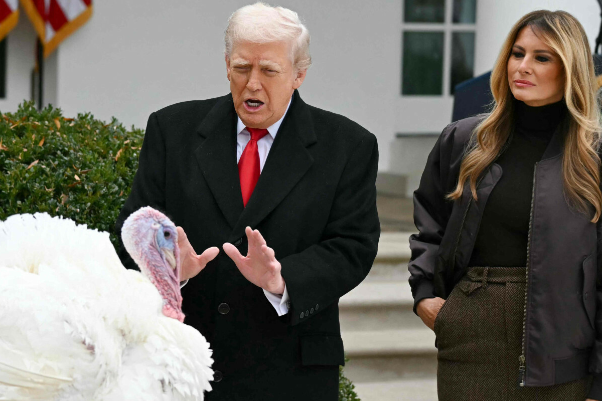 Donald Trump ułaskawił indyka. Miny Melanii bezcenne