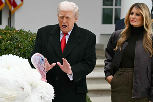 Donald Trump ułaskawił indyka. Miny Melanii bezcenne