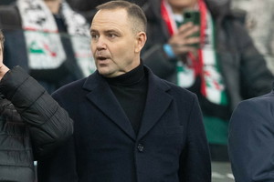 Karol Nawrocki na meczu Legii. Skandaliczny transparent o Ziobrze
