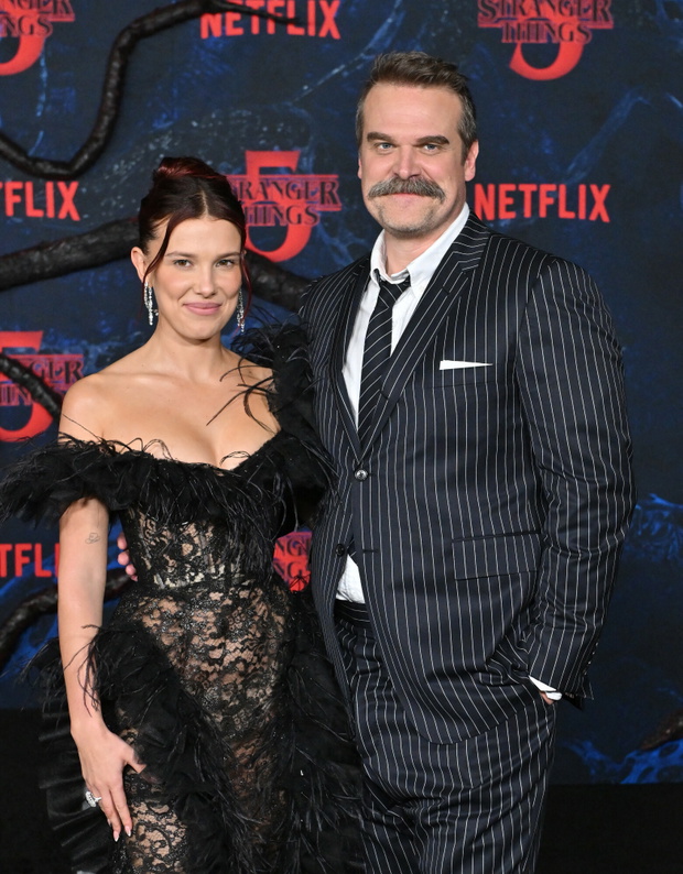 Millie Bobby Brown i David Harbour