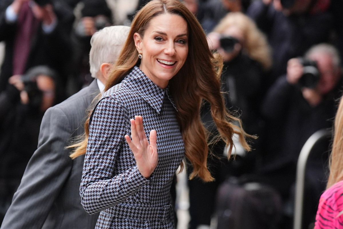 Księżna Kate w fascynatorze na Heathrow. Powitała niemiecką parę prezydencką
