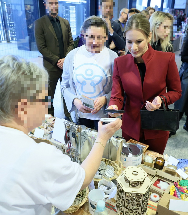 Marta Nawrocka na Kiermaszu Dobroczynnym