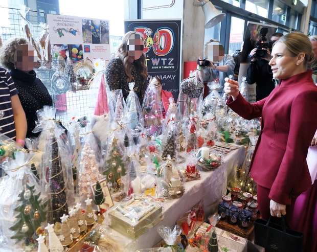 Marta Nawrocka na Kiermaszu Dobroczynnym
