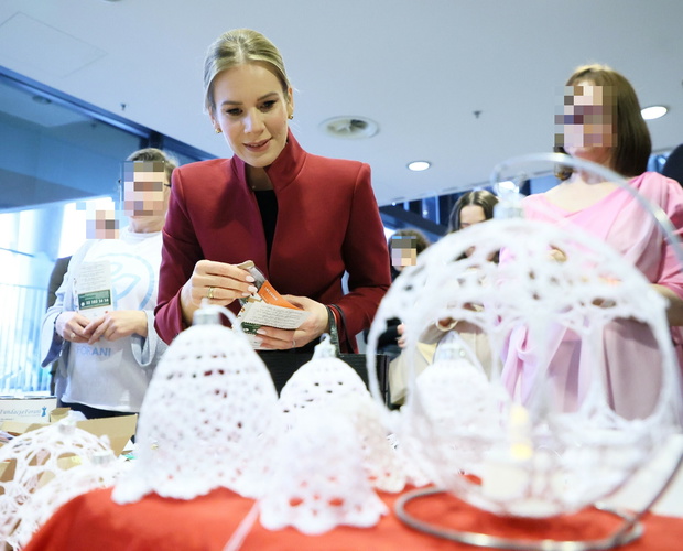 Marta Nawrocka na Kiermaszu Dobroczynnym