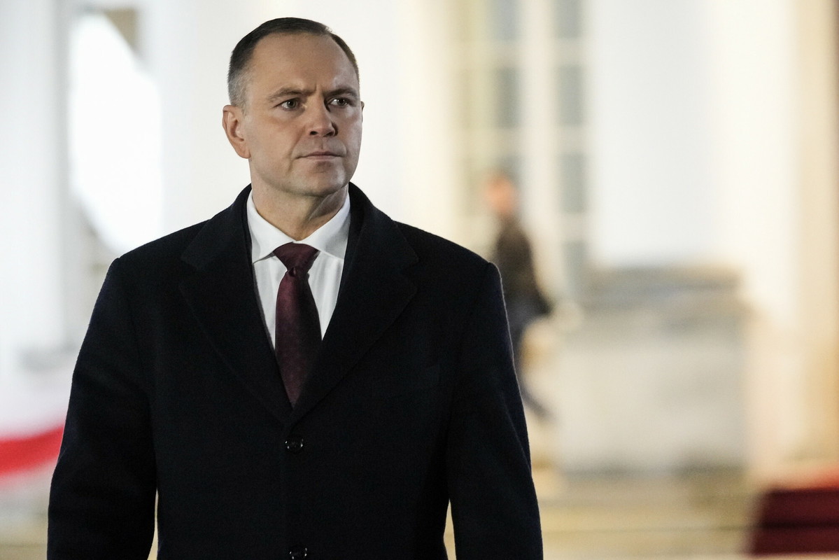 Karol Nawrocki zaskoczył strojem na lotnisku w Rzeszowie